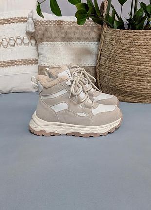 Бомбезні зимові кросівки на овчині для дівчинки