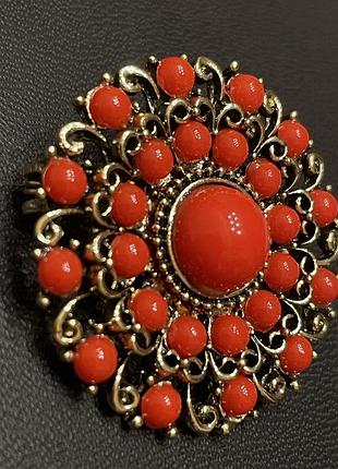 Брошка у вінтажному стилі