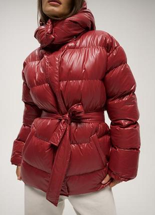 Дутый пуфер пуховик стеганый с капюшоном с поясом
