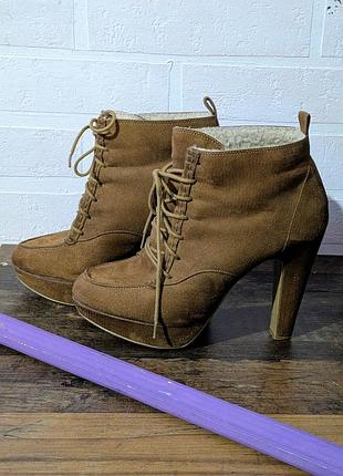 Стильні замшеві ботильйони на підборах new look, розмір 39/6 штучна замша