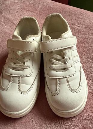 Взуття дитяче для дівчинки