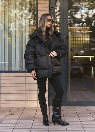 Дутый стеганый пуховик с капюшоном