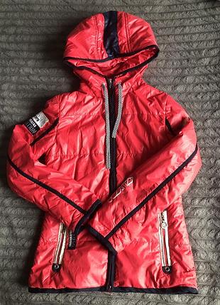 Курточка для дівчинки за шоколадку ♥️відаю щоб  не лежала