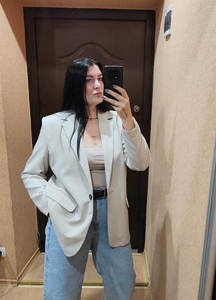 Светло-бежевый блейзер пиджак