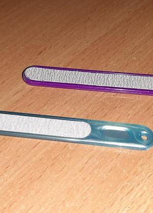 Пилочка маникюрная абразивная в пластикосе корпуса.внятно читайте условия пересылки!