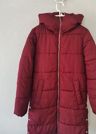 Зимняя теплая длинная куртка terranova для женщины.