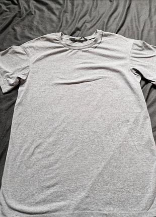 Серая базовая футболка stimma