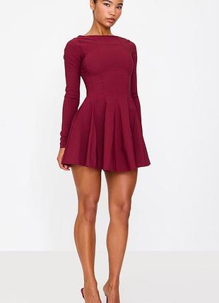 Бордова бургунді сукня prettylittlething з пишною спідницею розмір 8(xs-s) нюанс