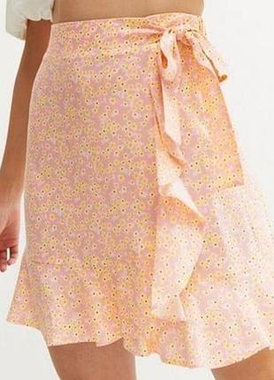 Спідниця жіноча в квітковий принт на запах від new look