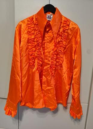 Яскрава атласна поморанчева сорочка