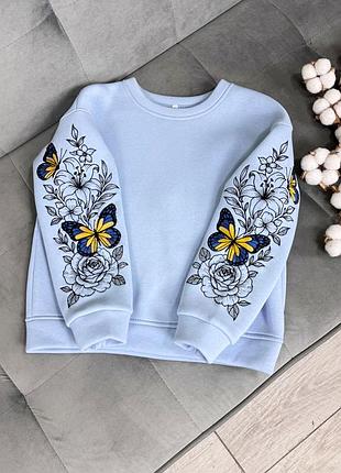 Свитшот бабочки, вышитый