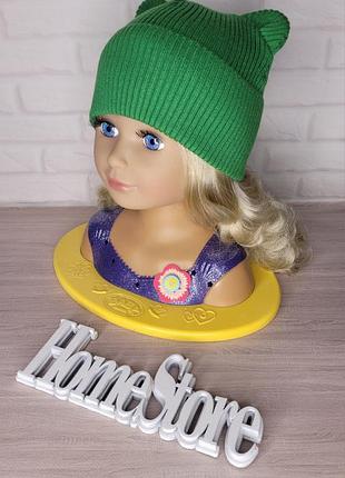 Зеленая шапка для девочки с ушками