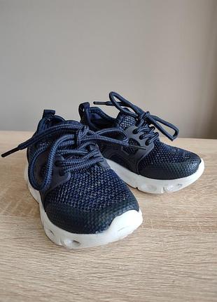 Дитячі кросівки з підсвічуванням