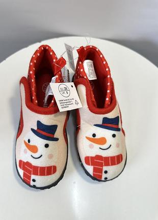 Тепленькі кімнатні тапочки для діток lupilu 25-30р з сніговиком