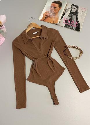 Коричневый боди с воротником