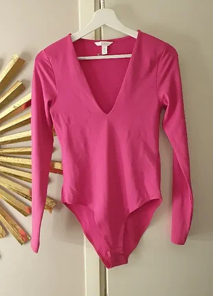 Розовое боди с v-образным вырезом масло h&m
