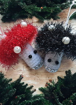 Ручная работа вязанные грибы, можно использовать как брелок, игрушку на елку, обвес на сумку, в автомобиль