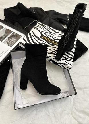 Черные замшевые ботильоны со стразами molared