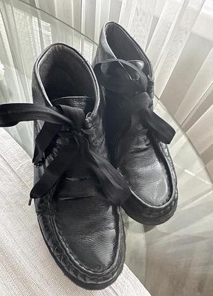 Чудові шкіряні черевики