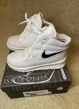 Очень теплые, зимние, новые, найк, "karolina". размер 37. стелька 24 см.