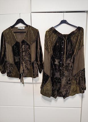 Комплект одежды, состоящий из блузки и юбки, выполненный в стиле пэчворк из бархата.