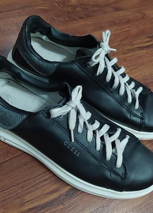 Кросівки кроси