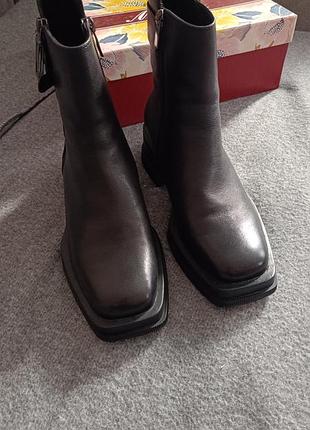 Терміново! чоботи жіночі осінні /38 розмір/ взуті 1 раз!