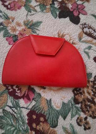 Красная сумка клатч