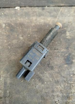 Датчик включення зчеплення	audi a6 c5 a4 b5	811907343b