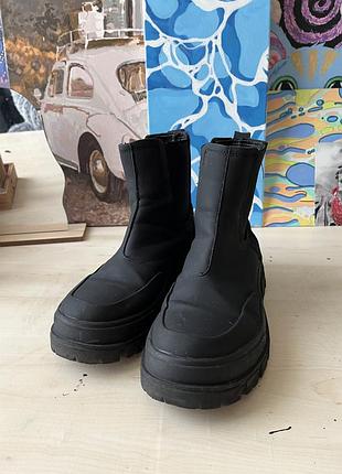 Осенние черные ботинки house