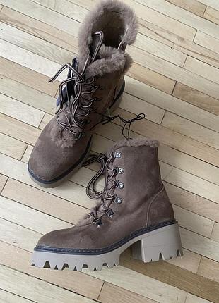 Зимові жіночі черевики нові 36-37