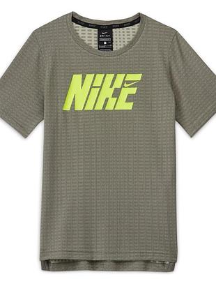 Футболка жіноча спортивна