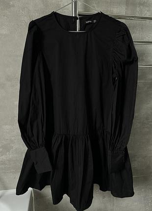 Чорна сукня вільного крою