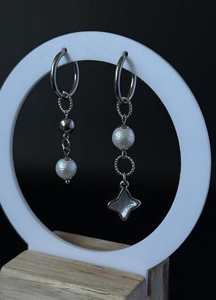 Сережки з перлів майорка та гематиту
