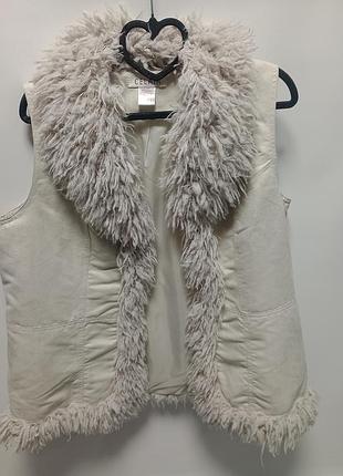 Жилет.
искусственная замша.
молочный цвет