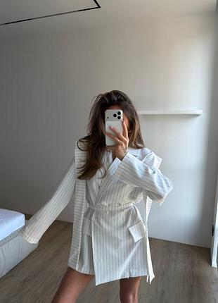 Мини платье пиджак деловой стиль приталенная пояс шлейф принт в полоску кармана