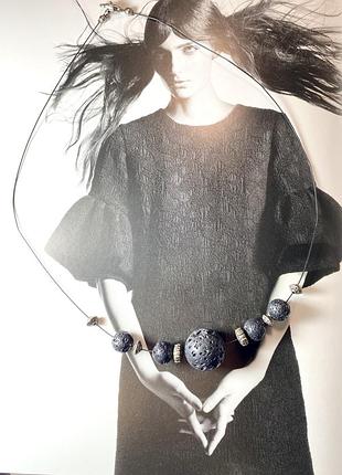 Винтажное колье с большими бусинами из вулканической скамьи