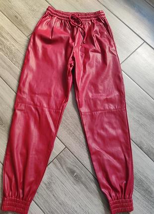 Джоггеры из экокожи от zara xs