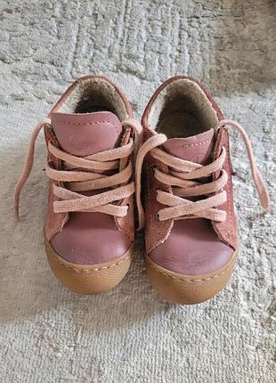 Продам зимние ботиночки на девочку. размер 22
naturino