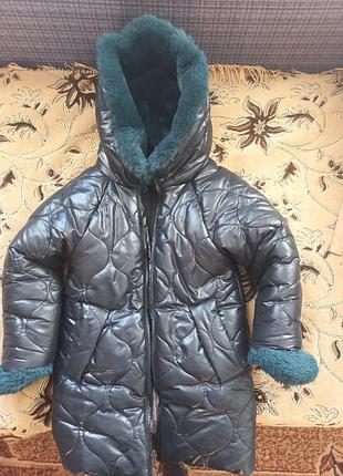 Детская зимняя курточка
размер 110
длина от плеча 60см
рукав 44см
нивобхват 36 см
цвет черный
рукава и капшон темно зеленые
цена 200