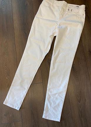 Білі жіночі скіні