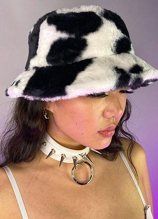 Зимова плюшева панама з чорно-білим коров'ячим принтом на об’єм голови 54–59 см