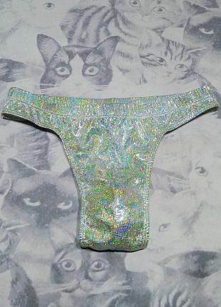 Яркие блестящие стринги