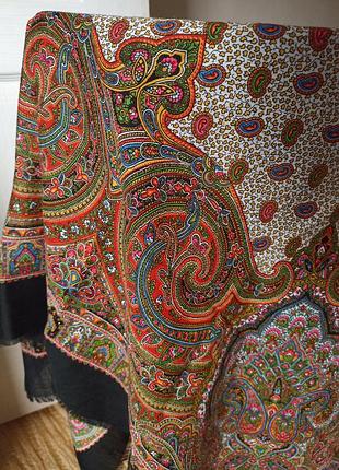 Велика вовняна шаль в стилі етро