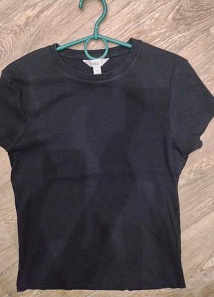 Футболка жіноча чорна базова,в рубчик 
розмір вказаний на бірочці 12