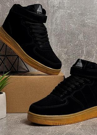 Мужские кроссовки зимние