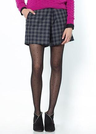 Шерстяные юбка-шотры серого цвета в синюю клетку zara с боковыми карманами.