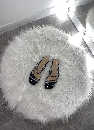 Янові босоніжки