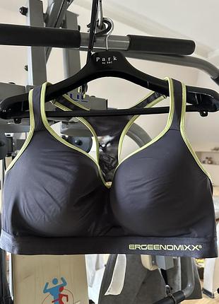 Топ спортивний