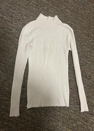 Білий базовий светр гольф теплий під горло в рубчик